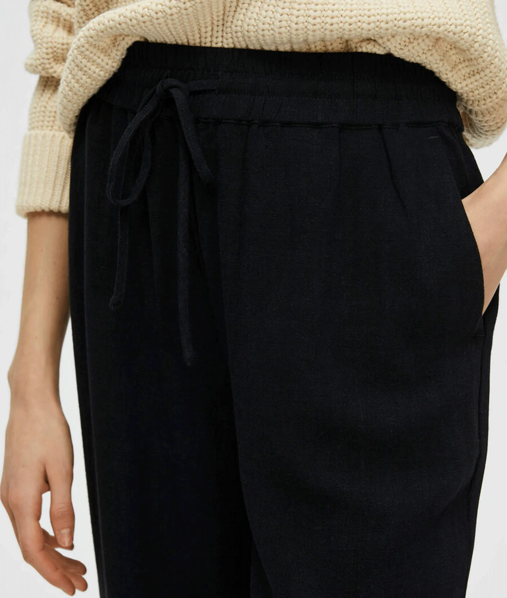 High-waisted Trousers - Black